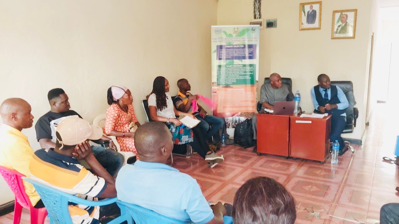 A successful joint mission by UNCDF-SL, CDC consulting and Safe Capital Microfinance, partners in the Salone Access to Finance project funded by EU. wrapped up a one day farmers visit in Portloko District.
